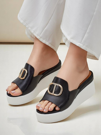 Royalfashion жіночі шльопанці на танкетці Daffin
