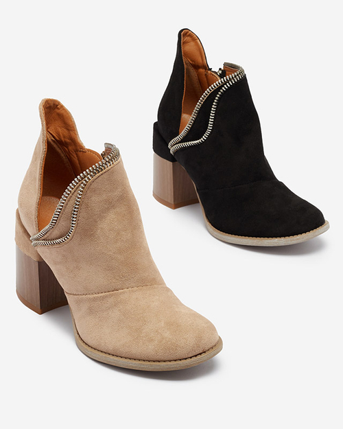 Світло-коричневі жіночі утеплені чоботи на підборах Mukis