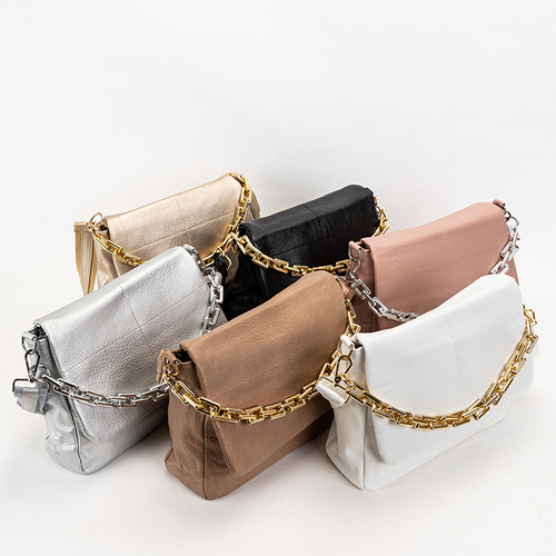 Чорна жіноча сумка з ланцюжком