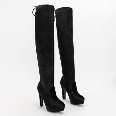 Чорні оксамитові чоботи на підборах Nubi