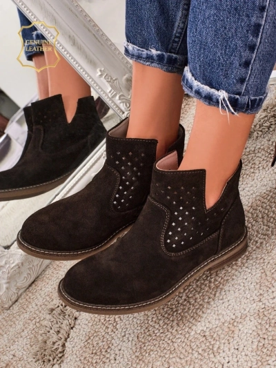 Boty Ariadne z přírodního semiše tmavě hnědé, ploché podpatky 3 cm