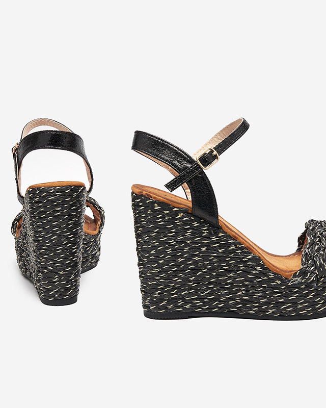 Dámské černé sandály se zlatou nití na klínku Carea-Shoes