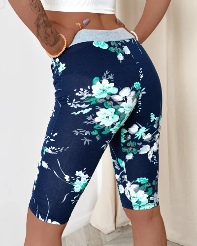 Vzorované 3/4 dámské kraťasy v tmavě modré a zelené barvě. Nadměrná velikost