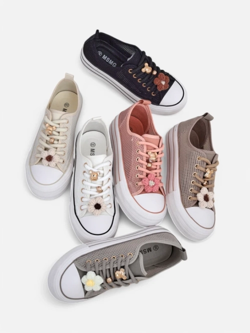 Royalfashion Жіночі перфоровані кросівки з декором Osdo