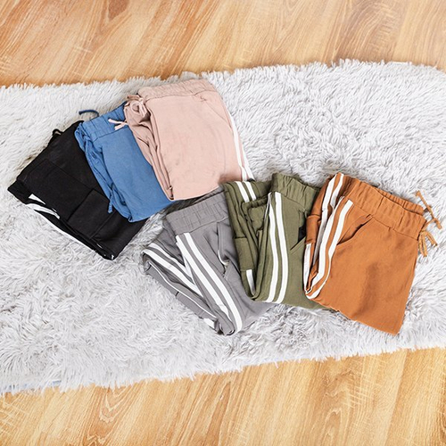 Зелені жіночі спортивні штани з лампасами