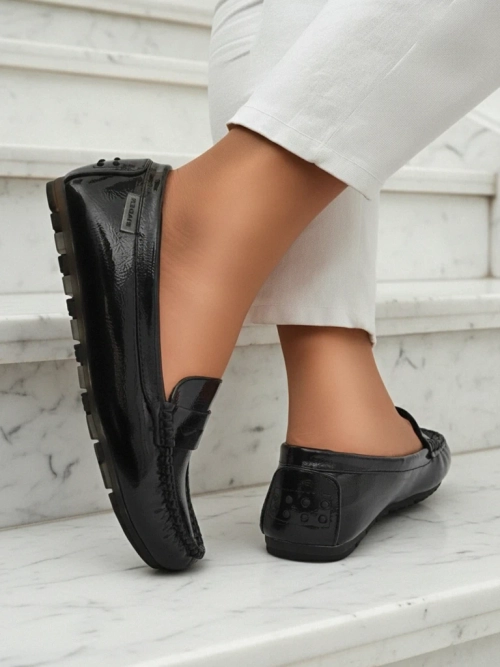 Жіночі Мокасини Cyra Nero з екошкіри лакованої, класичний італійський стиль