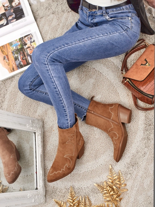 Жіночі ботильйони-ковбойки Velvet Ash – на підборах