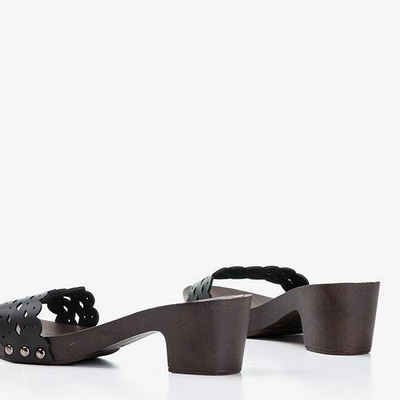 Černé dámské pantofle s dřevěnou podrážkou