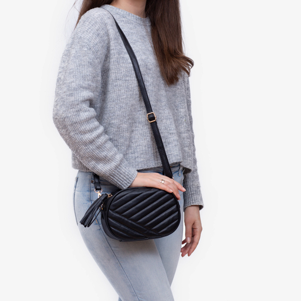 Чорна жіноча сумка зі стьобаною фактурою
