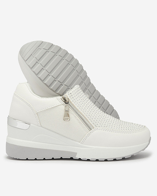 Білі жіночі спортивні туфлі на платформі, декоровані цирконами Martela - Взуття