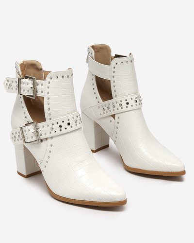 Bílé holínky na sloupku s výřezy a přezkami Masieo - Obuv