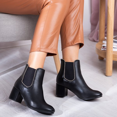 OUTLET Černé kotníkové boty s kamínky Reja - obuv