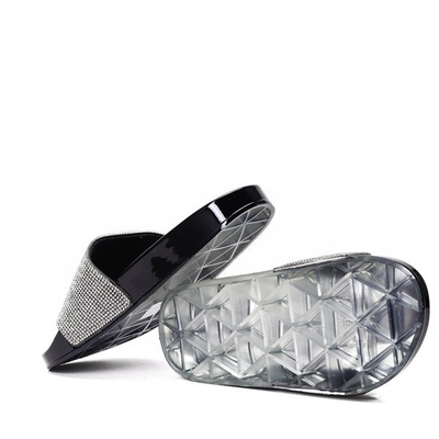 Czarne klapki- Obuwie