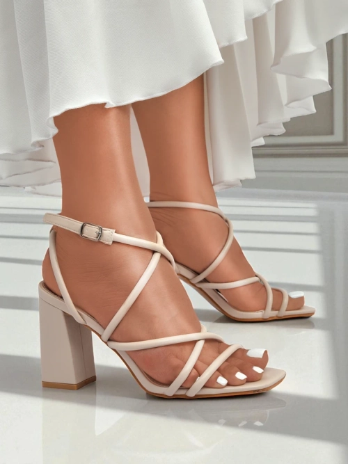 Royalfashion Жіночі босоніжки на стійкому каблуці Elysia