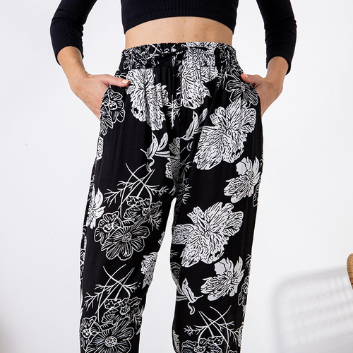 Чорні жіночі штани з принтом