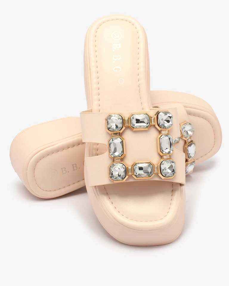 Royalfashion Pudrové dámské žabky se zdobením na pevné podrážce Norixi