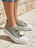 Світло-сірий || szary