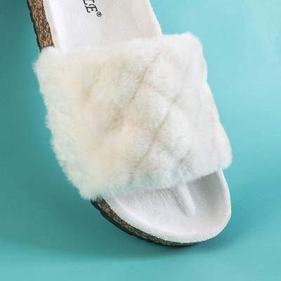 Білі жіночі шльопанці з декоративним хутром Kaspiania