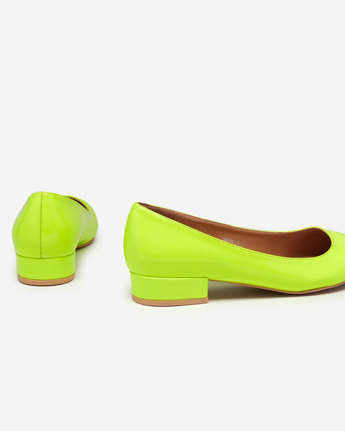 Неоново-жовті лаковані туфлі на плоскому каблуці Oki