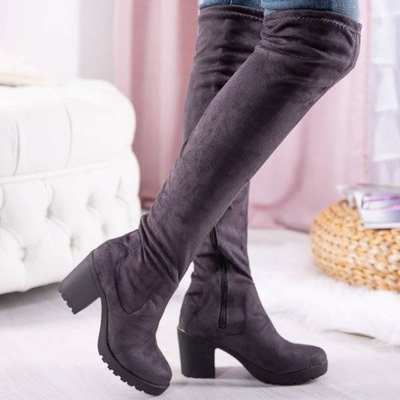 OUTLET Šedé boty na vyšším sloupku Moccalinea - obuv