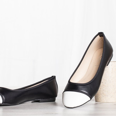 Černé baleríny s bílým prstem Larnaka - Obuv