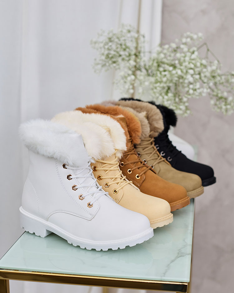 Royalfashion Klasické dámské kozačky a'la trapper v bílé barvě Dotsacia