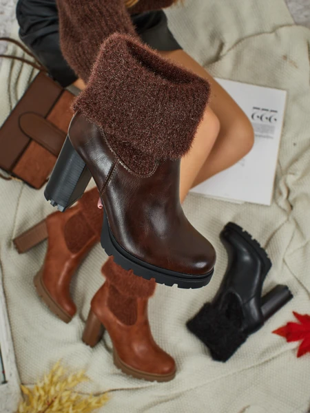 Dámské kotníkové boty z eko kůže na sloupkovém podpatku s úpletem Tirave