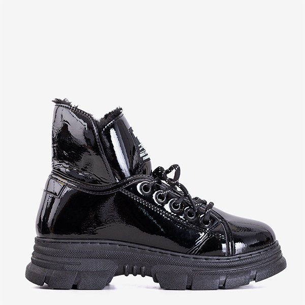 Černé lakované dámské boty od firmy Rostorie - Footwear