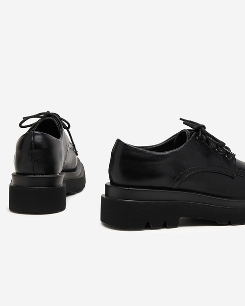 Чорні жіночі туфлі з екошкіри на шнурівці Gerin