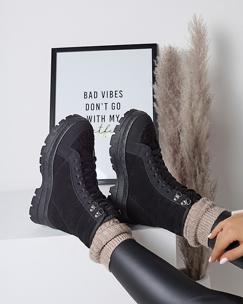 OUTLET Жіночі утеплені черевики-трапери чорного кольору Wosser- Footwear