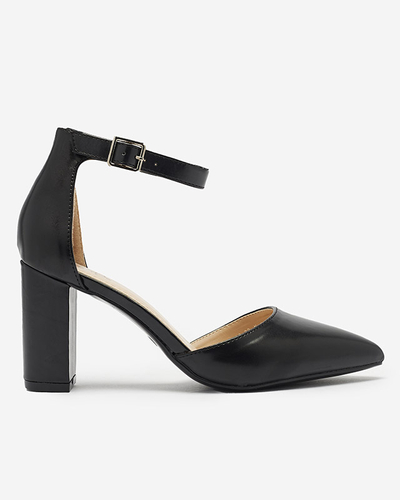 Dámské lodičky na kůlu v černé barvě- Obuv