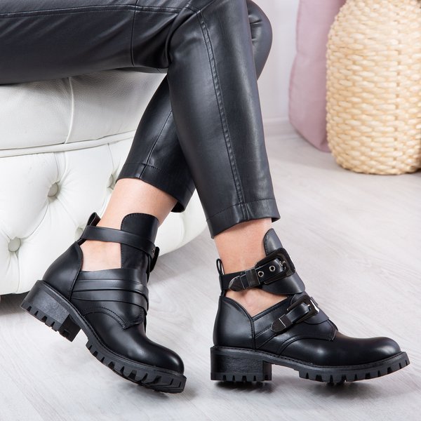 Černé ploché podpatky Loca - Boty 1