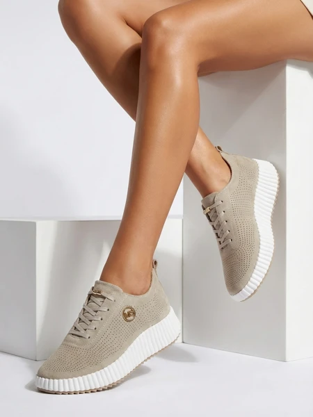 Royalfashion Жіночі спортивні перфоровані кросівки Tobin