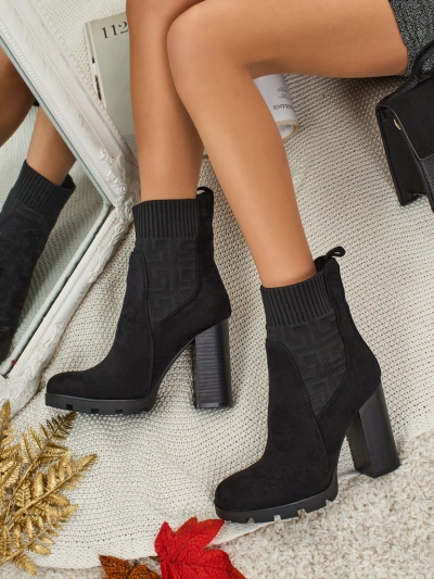 Dámské kotníkové boty Vansoria z eko semiše na sloupku