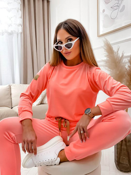 Кораловий жіночий велюровий спортивний комплект із золотою нашивкою - Одяг