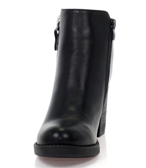 Czarne botki na słupku z suwakiem - Obuwie