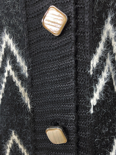 Royalfashion Vzorovaný černý dámský svetr s přehozem