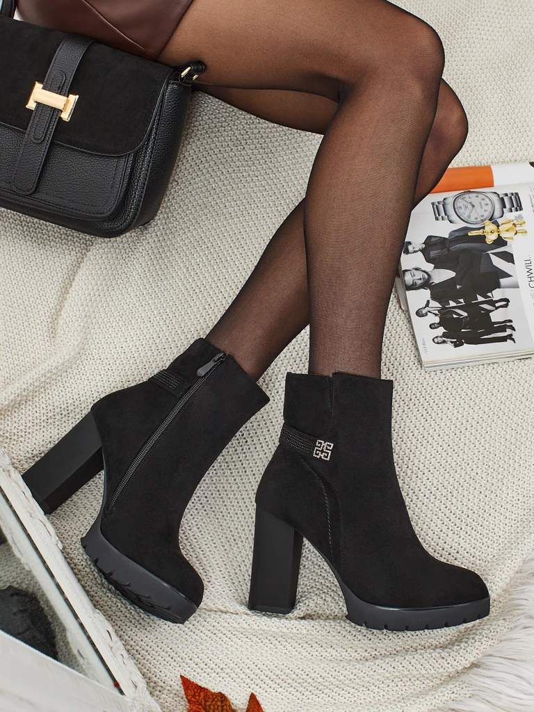 Dámské kotníkové boty eko semišové na sloupku Zavrina