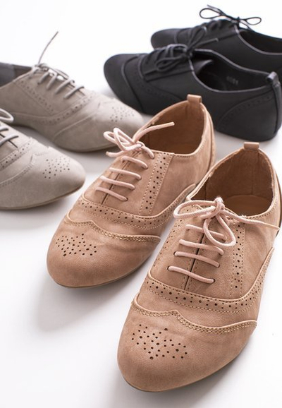 Dámské černé gresiánské prolamované boty - Obuv