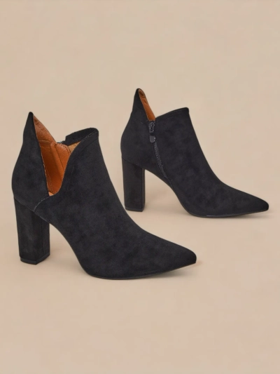 Černé boty s střihem z Alania - obuv