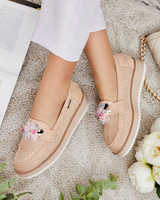 světle hnědá || hnědý