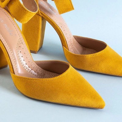 OUTLET Жіночі туфлі гірчичного кольору Adiess - Взуття