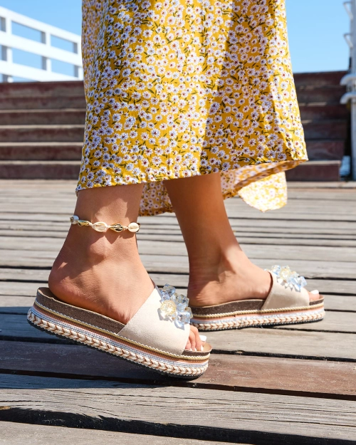 Жіночі шльопанці Royalfashion з кристалами бежевого кольору Bollah