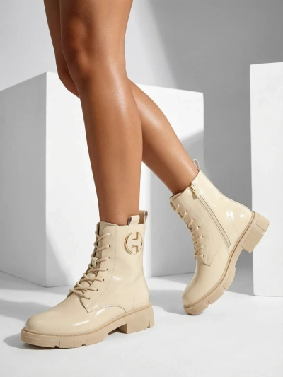 Lakované šněrovací dámské boty Kalen