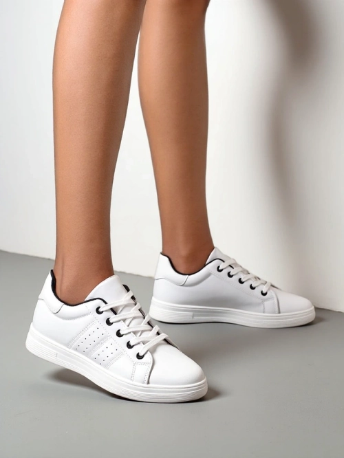 Жіночі спортивні кросівки Royalfashion Fogod на шнурівці