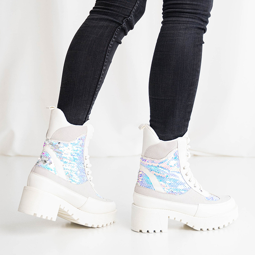 Білі жіночі черевики на низьких підборах Licynia