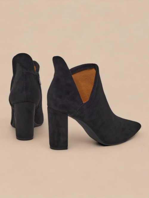 Чорні жіночі ботильйони з кроєм Аланія - Взуття