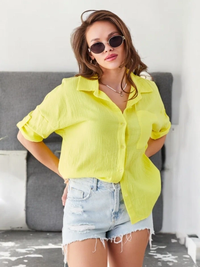 Royalfashion Bavlněná dámská košile s embosováním a výstřihem do V s 3/4 rukávy