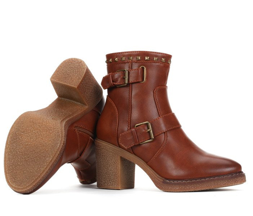 Botki na słupku - kolor camel - Obuwie