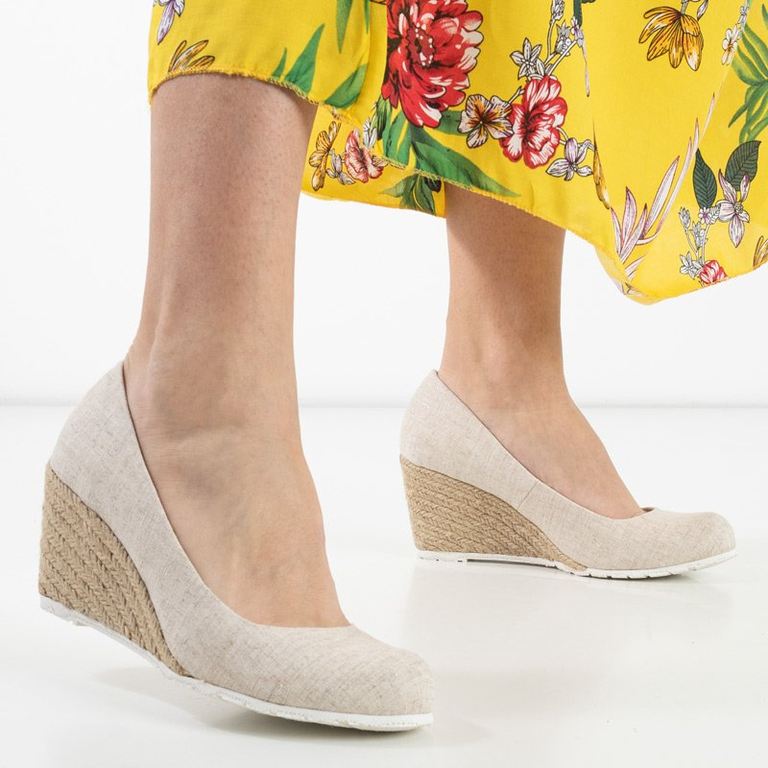 Dámské béžové lodičky v látkových klínech Selma - boty